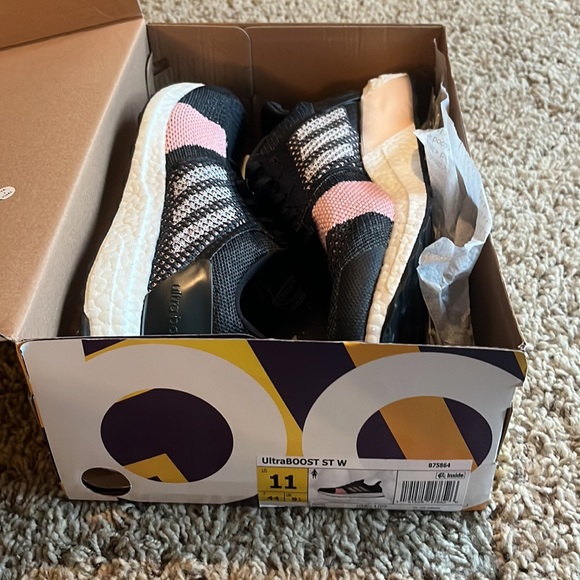 Woman’s Adidas Ultra Boost Running - Picture 5 of 6